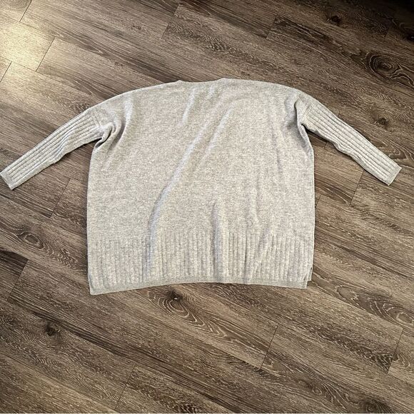 Soft by Naadam 100% Cashmere V-Neck Boyfriend Pullover - Picture 6 of 8